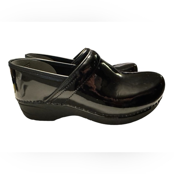 Dansko Shoes - Dansko XP 2.0 Black Patent Leather Women’s 40 9.5-10 Wide Nursing Shoes Clogs